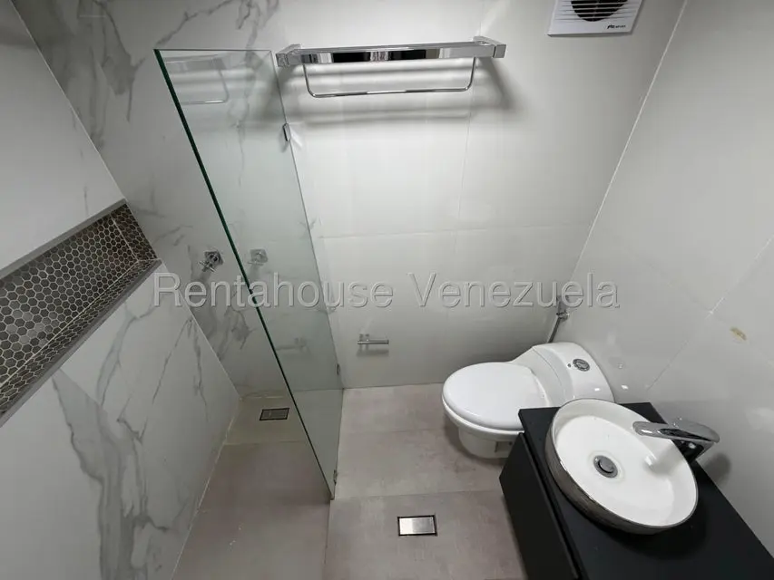 Apartamento (1 Nivel) en Alquiler en Altamira, Distrito Metropolitano - 12
