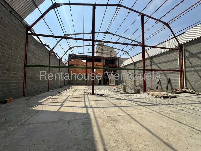 Comercial (Galpon - Deposito) en Venta en Zona Industrial 2, Lara - 13