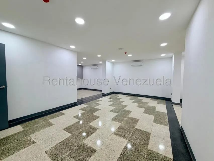 Casa (Multipes Niveles) en Venta en San Roman, Distrito Metropolitano - 11