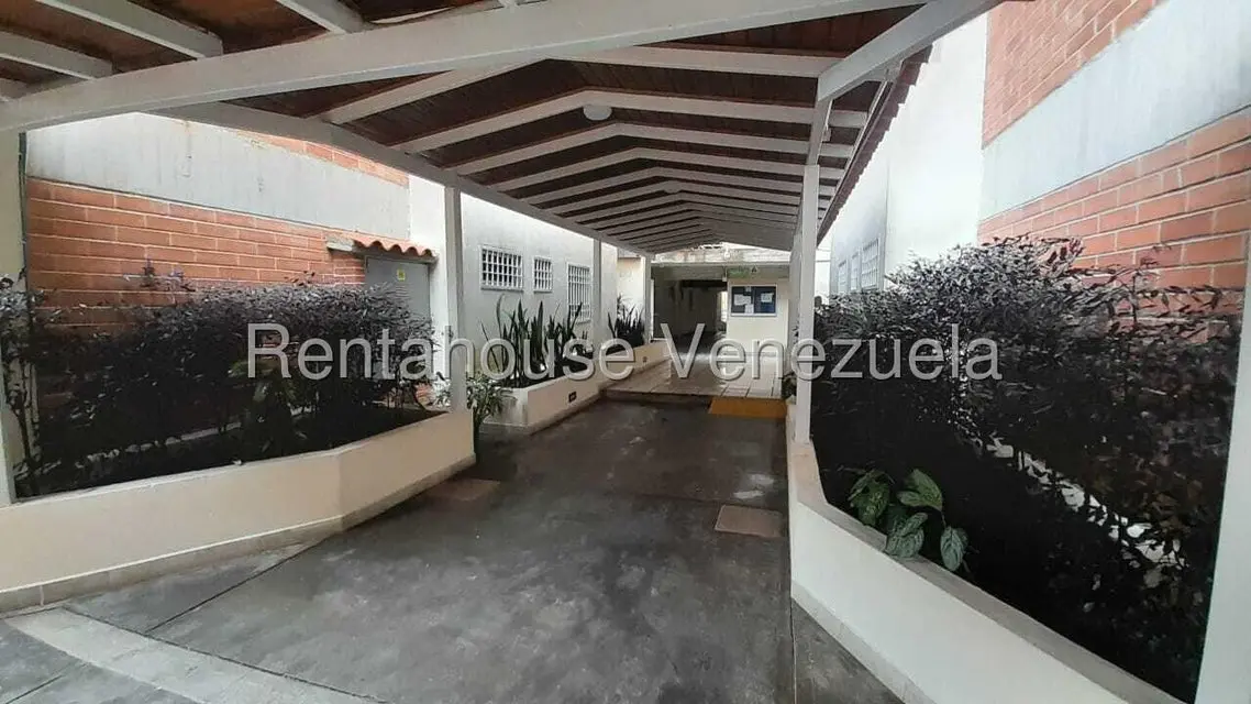 Apartamento (1 Nivel) en Alquiler en Miravila, Distrito Metropolitano - 3
