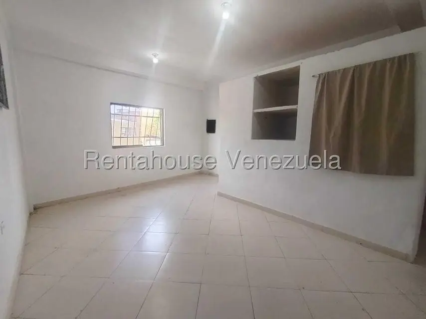 Comercial (Oficina) en Alquiler en Lizandro Alvarado, Carabobo - 3