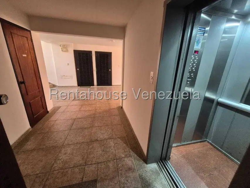 Apartamento (1 Nivel) en Venta en Colinas de La Tahona, Distrito Metropolitano - 17