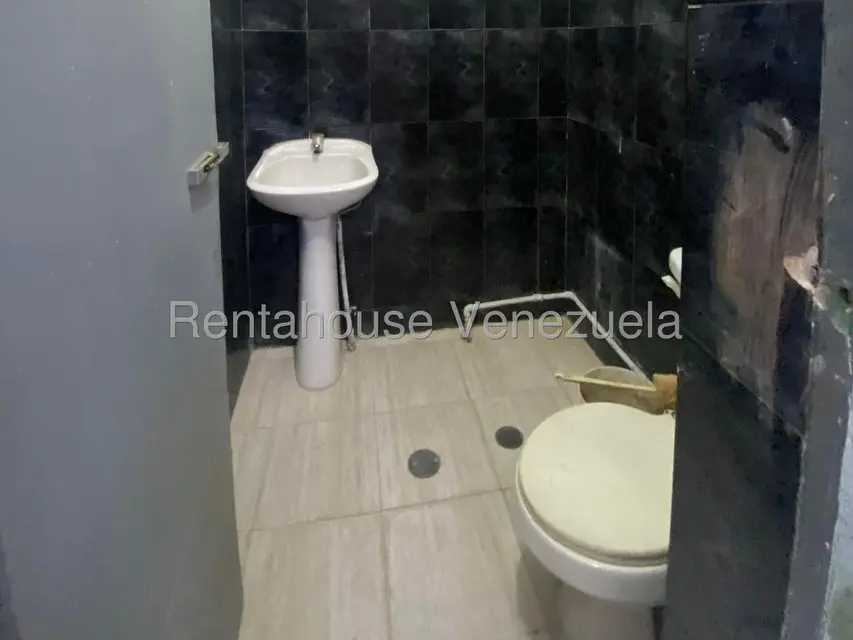 Comercial (Local Comercial) en Alquiler en Puente Hierro, Distrito Metropolitano - 14