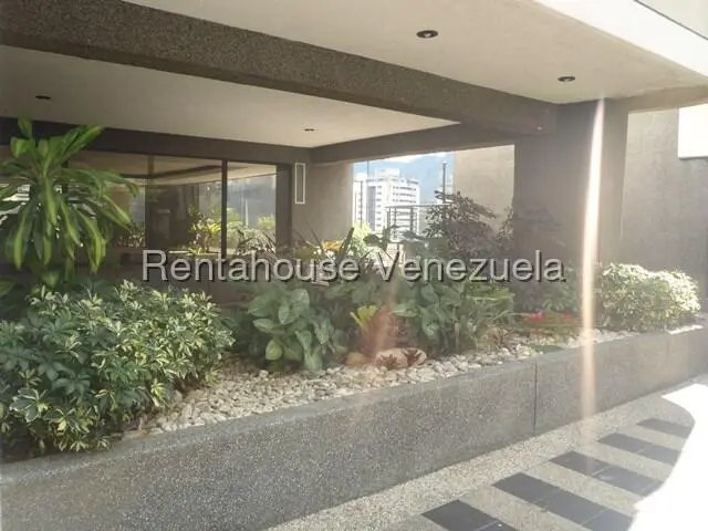 Apartamento (1 Nivel) en Venta en Lomas de Prados del Este, Distrito Metropolitano - 2