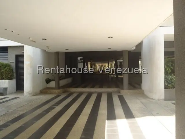 Apartamento (1 Nivel) en Venta en Lomas de Prados del Este, Distrito Metropolitano - 4