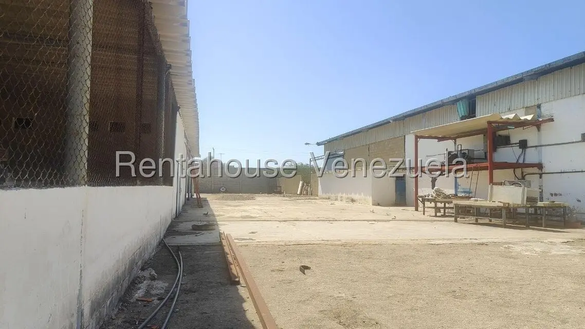 Comercial (Galpon - Deposito) en Alquiler en Nuevo Pueblo, Falcon - 3