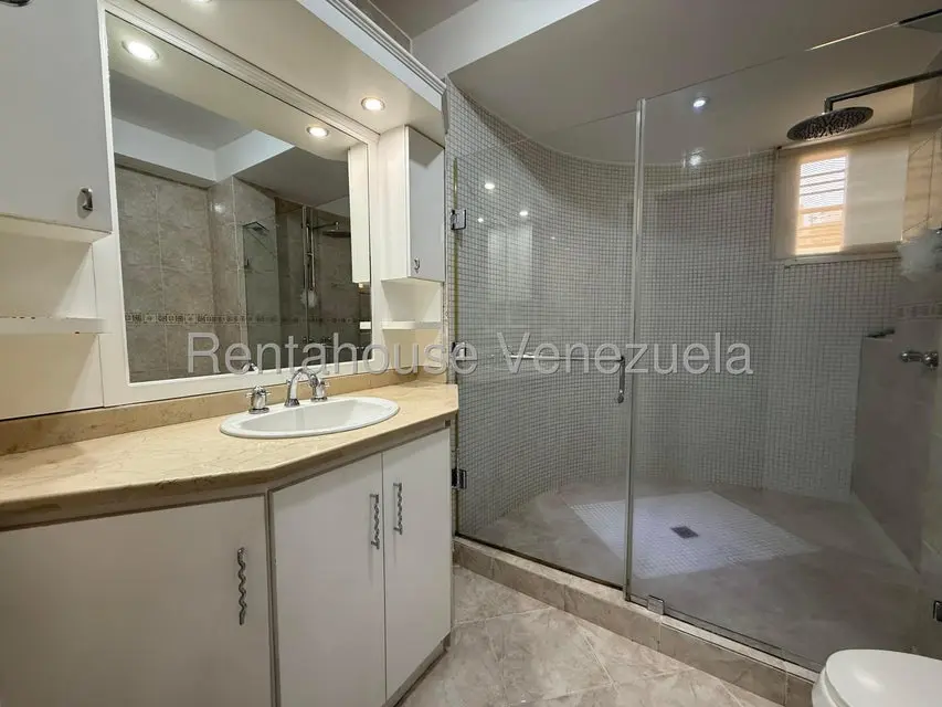 Apartamento (1 Nivel) en Venta en Santa Eduvigis, Distrito Metropolitano - 23