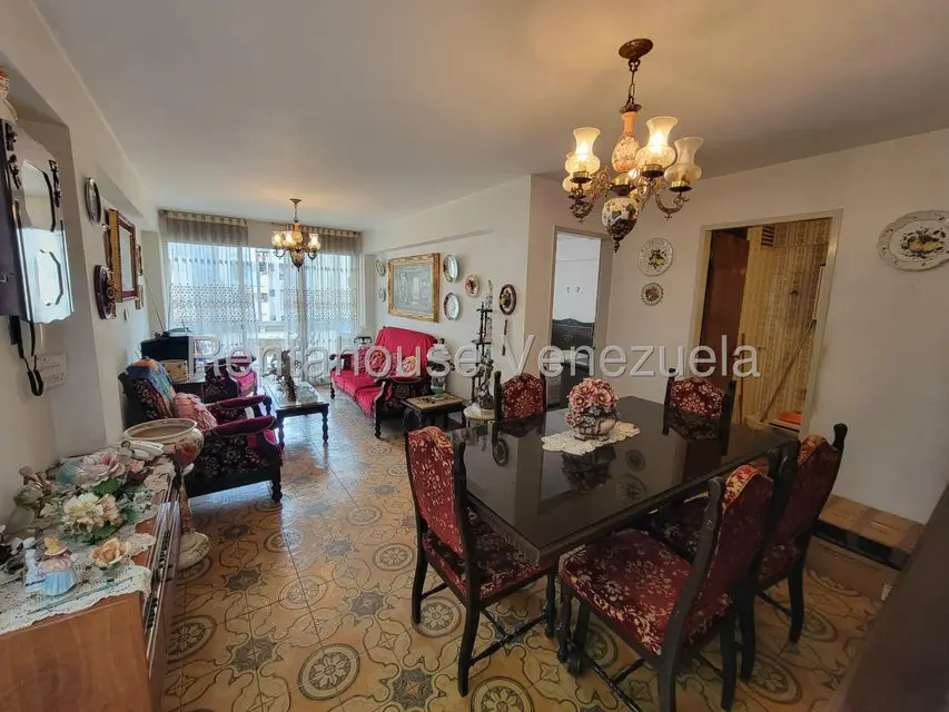 Apartamento (1 Nivel) en Venta en Parroquia La Candelaria, Distrito Metropolitano - 2