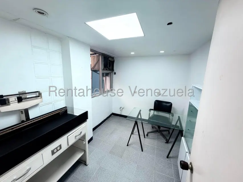 Comercial (Consultorio Medico) en Alquiler en El Marques, Distrito Metropolitano - 3