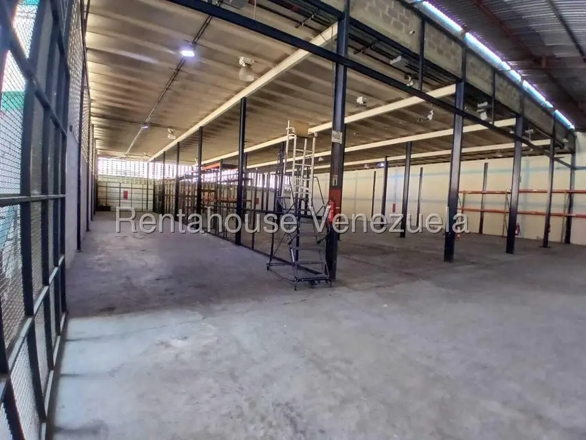 Comercial (Galpon - Deposito) en Alquiler en Guarenas, Miranda - 3