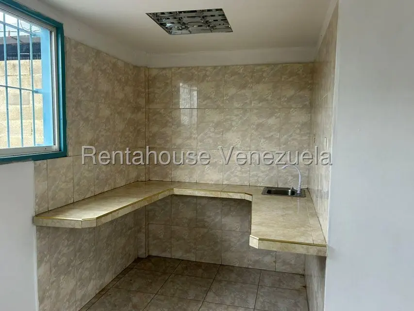 Comercial (Galpon - Deposito) en Alquiler en Las Dos Lagunas, Miranda - 3