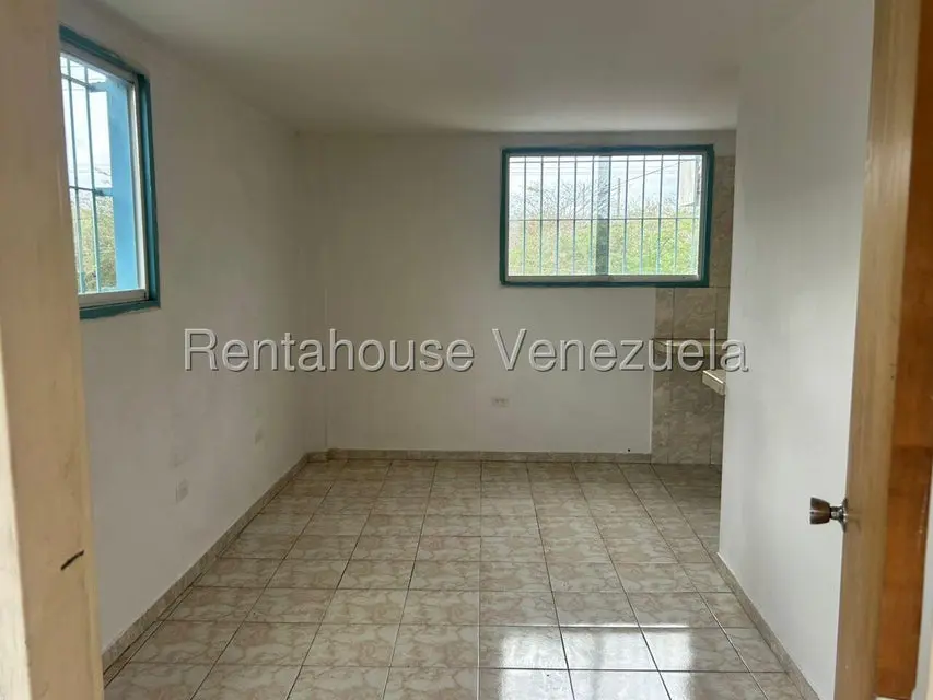 Comercial (Galpon - Deposito) en Alquiler en Las Dos Lagunas, Miranda - 4