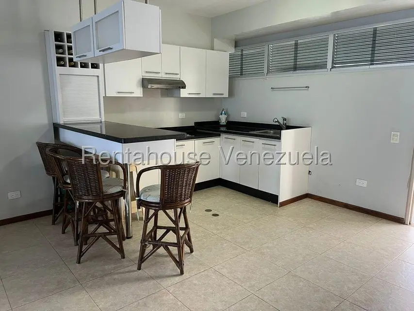 Apartamento (1 Nivel) en Venta en Caraballeda, Vargas - 2