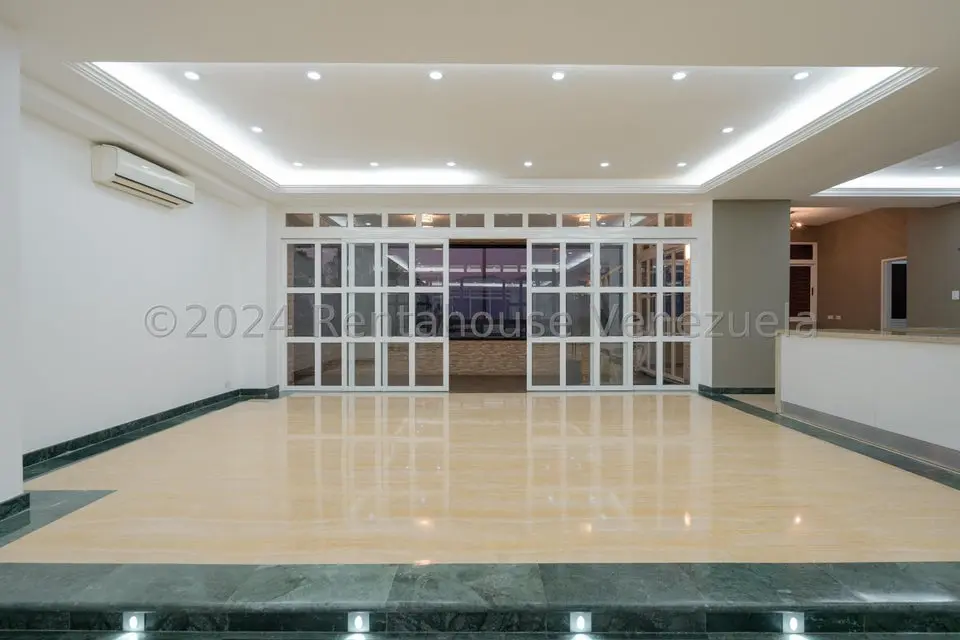 Apartamento (Multiples Niveles) en Venta en La Tahona, Distrito Metropolitano - 2