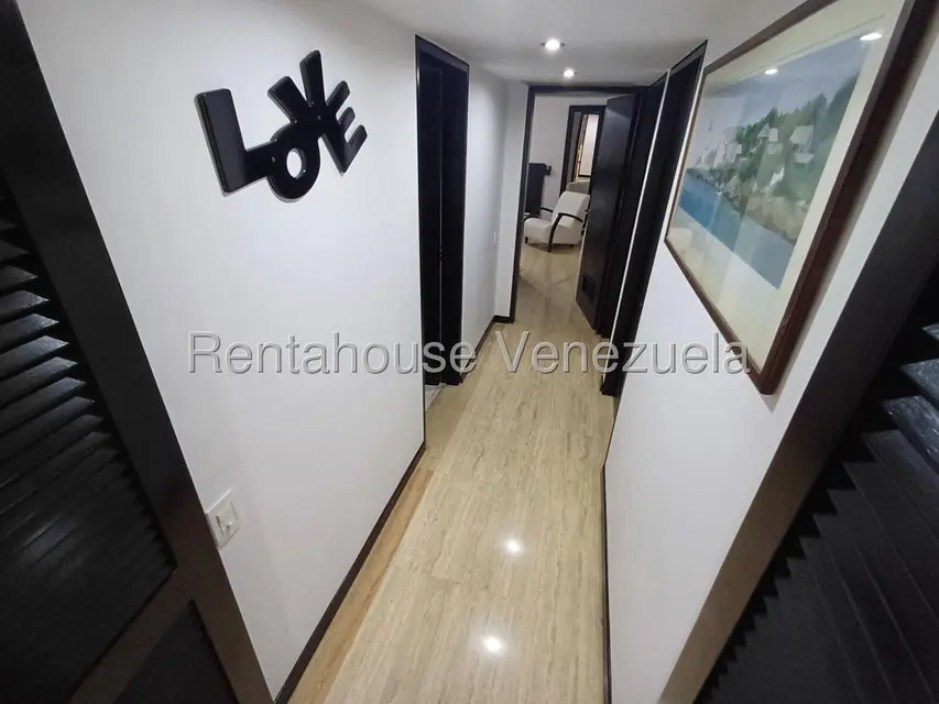 Apartamento (1 Nivel) en Alquiler en Los Dos Caminos, Distrito Metropolitano - 12