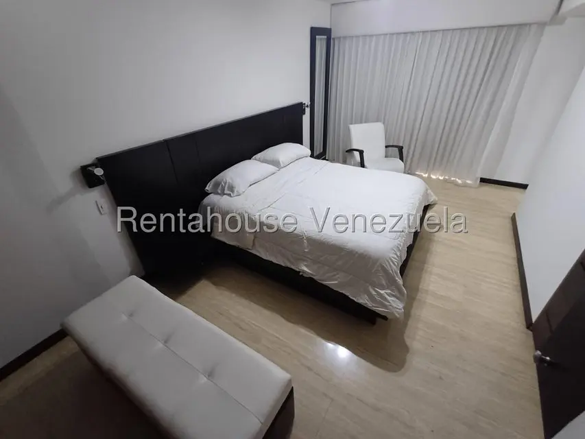 Apartamento (1 Nivel) en Alquiler en Los Dos Caminos, Distrito Metropolitano - 14