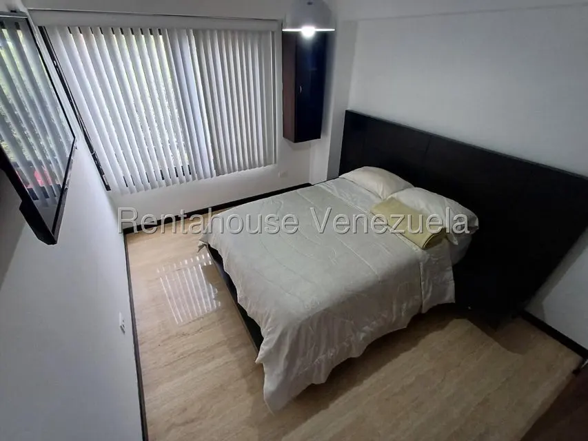 Apartamento (1 Nivel) en Alquiler en Los Dos Caminos, Distrito Metropolitano - 16