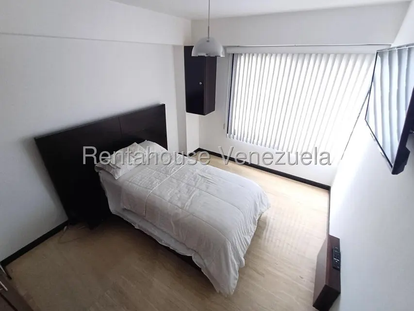 Apartamento (1 Nivel) en Alquiler en Los Dos Caminos, Distrito Metropolitano - 17