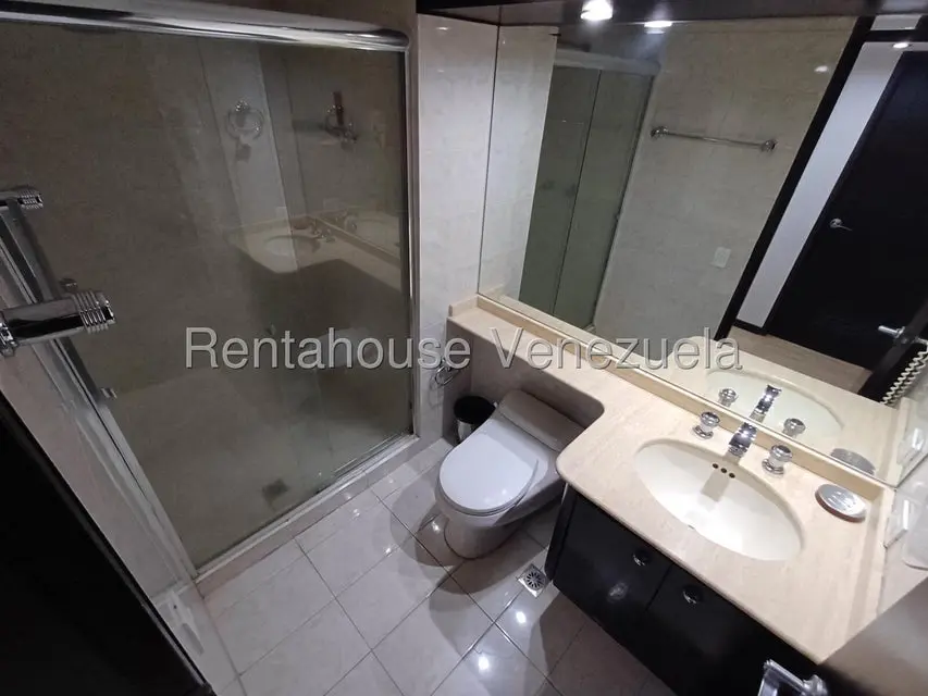 Apartamento (1 Nivel) en Alquiler en Los Dos Caminos, Distrito Metropolitano - 18