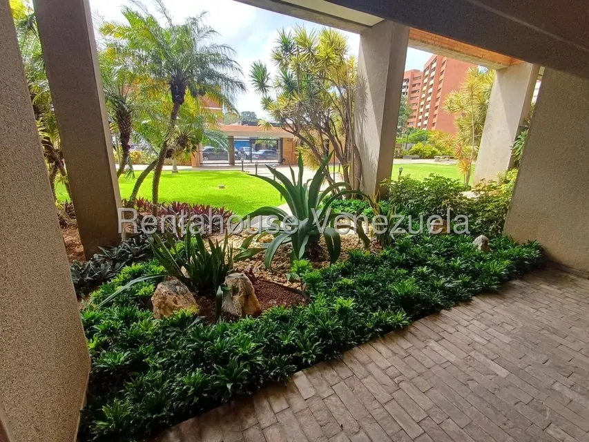 Apartamento (1 Nivel) en Alquiler en Los Dos Caminos, Distrito Metropolitano - 3