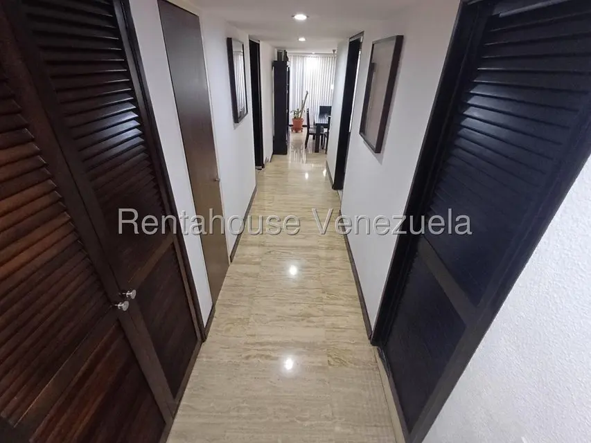 Apartamento (1 Nivel) en Alquiler en Los Dos Caminos, Distrito Metropolitano - 4