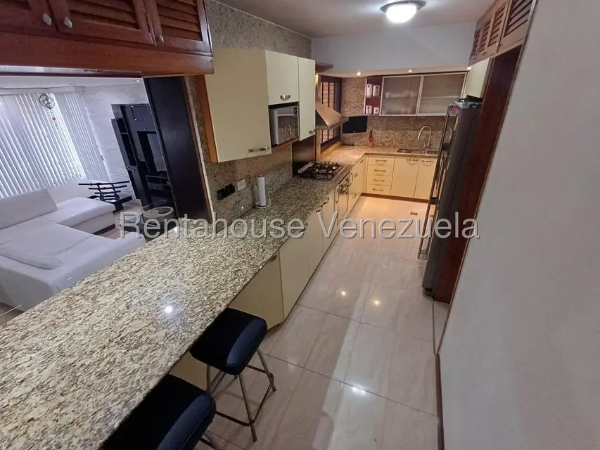 Apartamento (1 Nivel) en Alquiler en Los Dos Caminos, Distrito Metropolitano - 9
