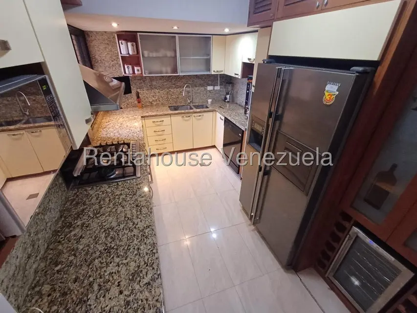Apartamento (1 Nivel) en Alquiler en Los Dos Caminos, Distrito Metropolitano - 10