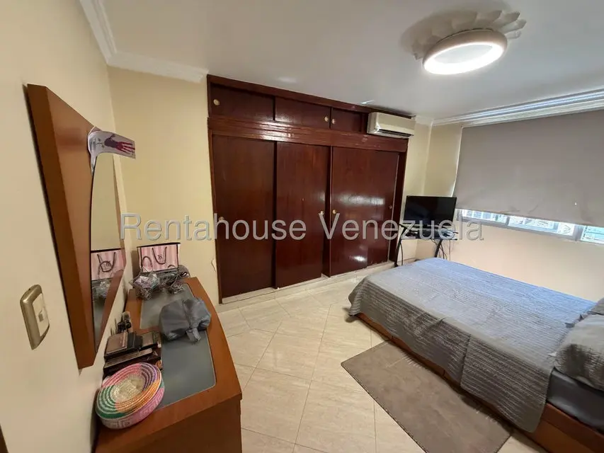 Apartamento (1 Nivel) en Venta en Cumbres de Curumo, Distrito Metropolitano - 25