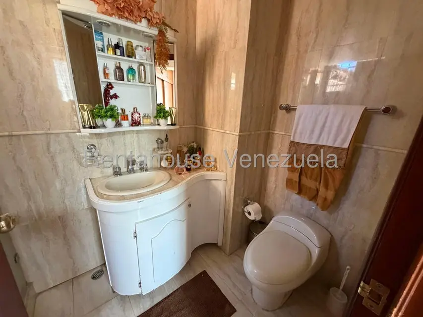 Apartamento (1 Nivel) en Venta en Cumbres de Curumo, Distrito Metropolitano - 33