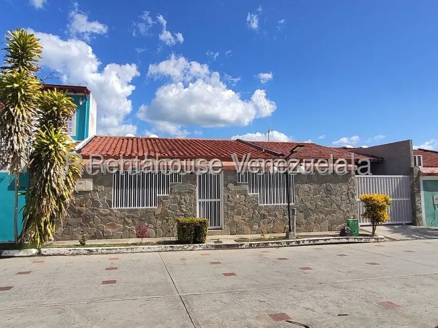 Casa (1 Nivel) en Venta en Vista Linda, Miranda - 24