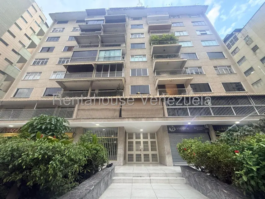 Apartamento (1 Nivel) en Venta en Los Palos Grandes, Distrito Metropolitano - 2