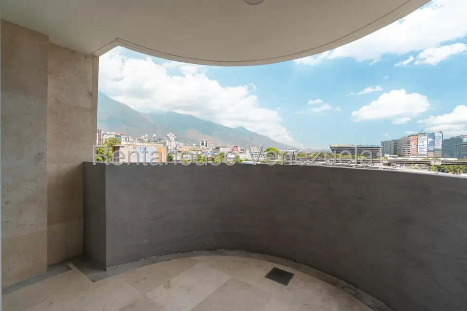 Apartamento (1 Nivel) en Alquiler en El Rosal, Distrito Metropolitano - 13