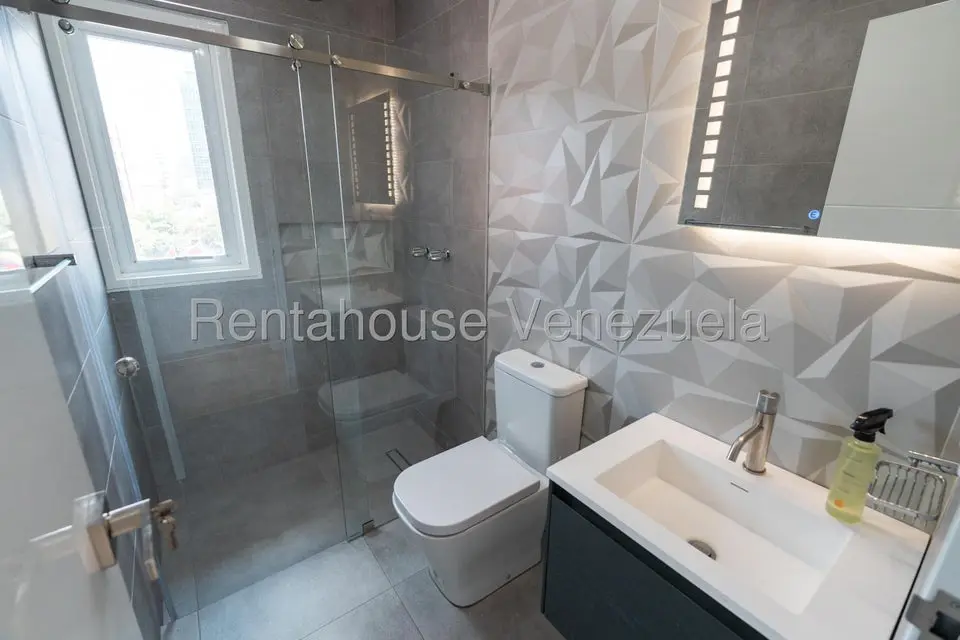 Apartamento (1 Nivel) en Alquiler en El Rosal, Distrito Metropolitano - 26