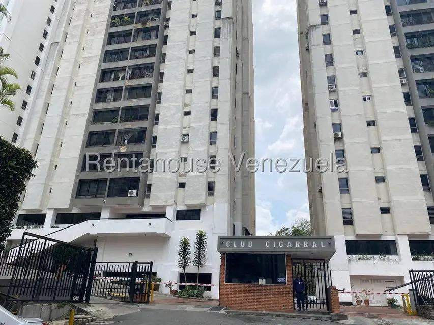 Apartamento (1 Nivel) en Alquiler en El Cigarral, Distrito Metropolitano - 2
