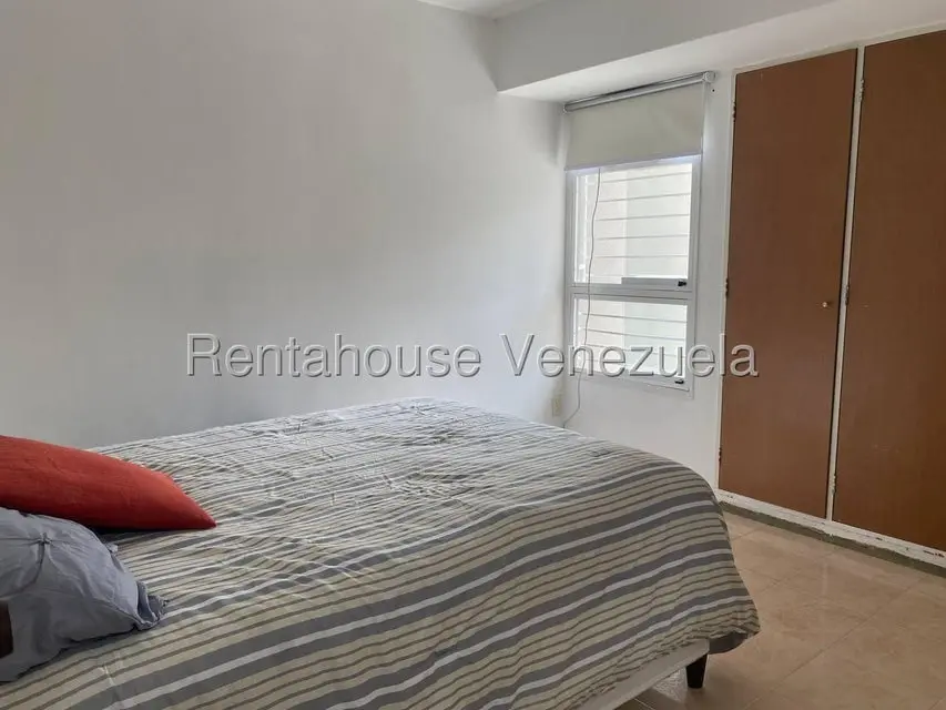Apartamento (1 Nivel) en Alquiler en El Cigarral, Distrito Metropolitano - 17
