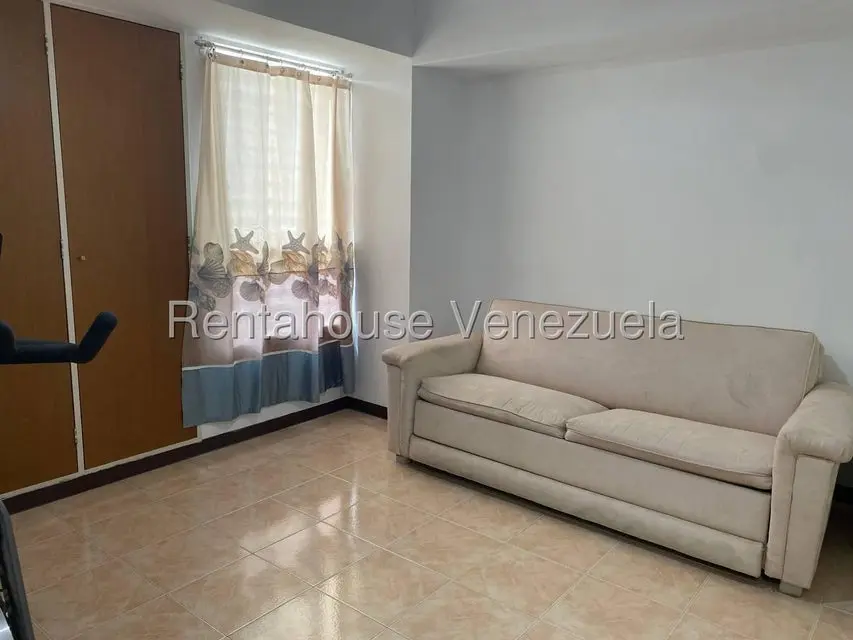 Apartamento (1 Nivel) en Alquiler en El Cigarral, Distrito Metropolitano - 19