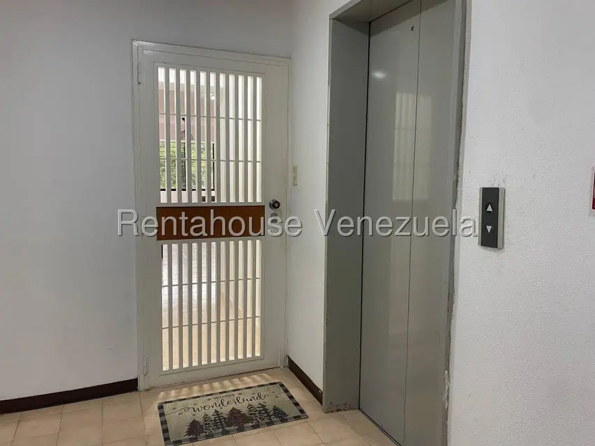 Apartamento (1 Nivel) en Alquiler en El Cigarral, Distrito Metropolitano - 5