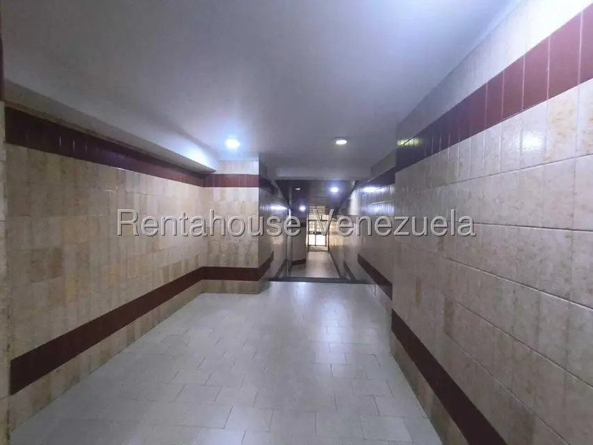 Apartamento (1 Nivel) en Alquiler en Quinta Crespo, Distrito Metropolitano - 2