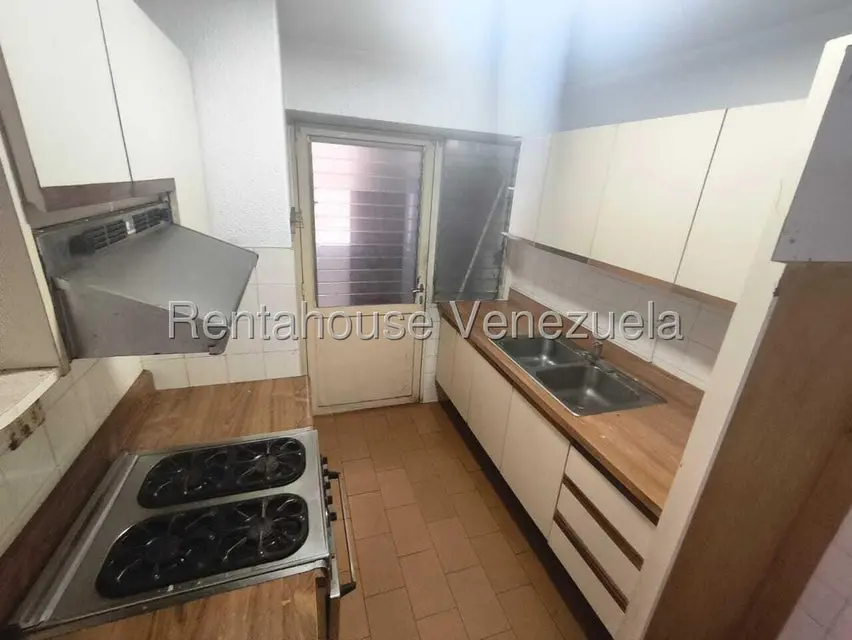 Apartamento (1 Nivel) en Alquiler en Quinta Crespo, Distrito Metropolitano - 13