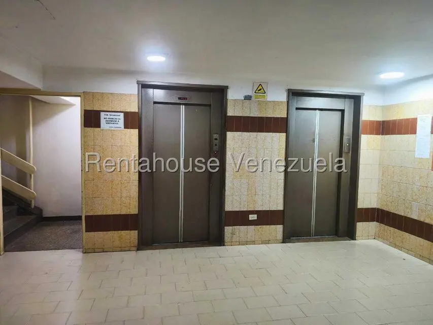 Apartamento (1 Nivel) en Alquiler en Quinta Crespo, Distrito Metropolitano - 3