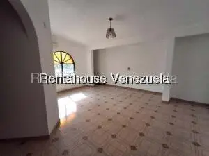 Comercial (Local Comercial) en Alquiler en Zona Este, Lara - 37