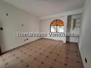 Comercial (Local Comercial) en Alquiler en Zona Este, Lara - 39