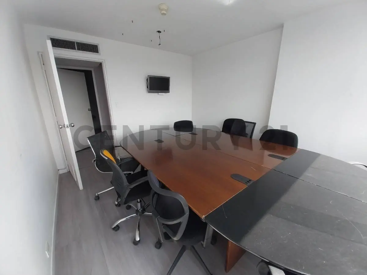 Oficina semi-amoblada en Alquiler en El Rosal - 3