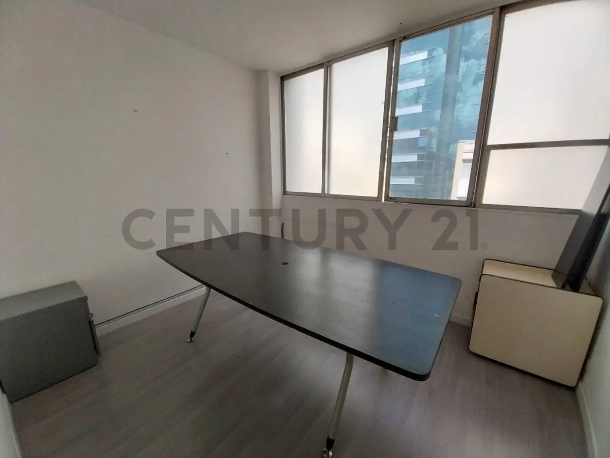 Oficina semi-amoblada en Alquiler en El Rosal - 4