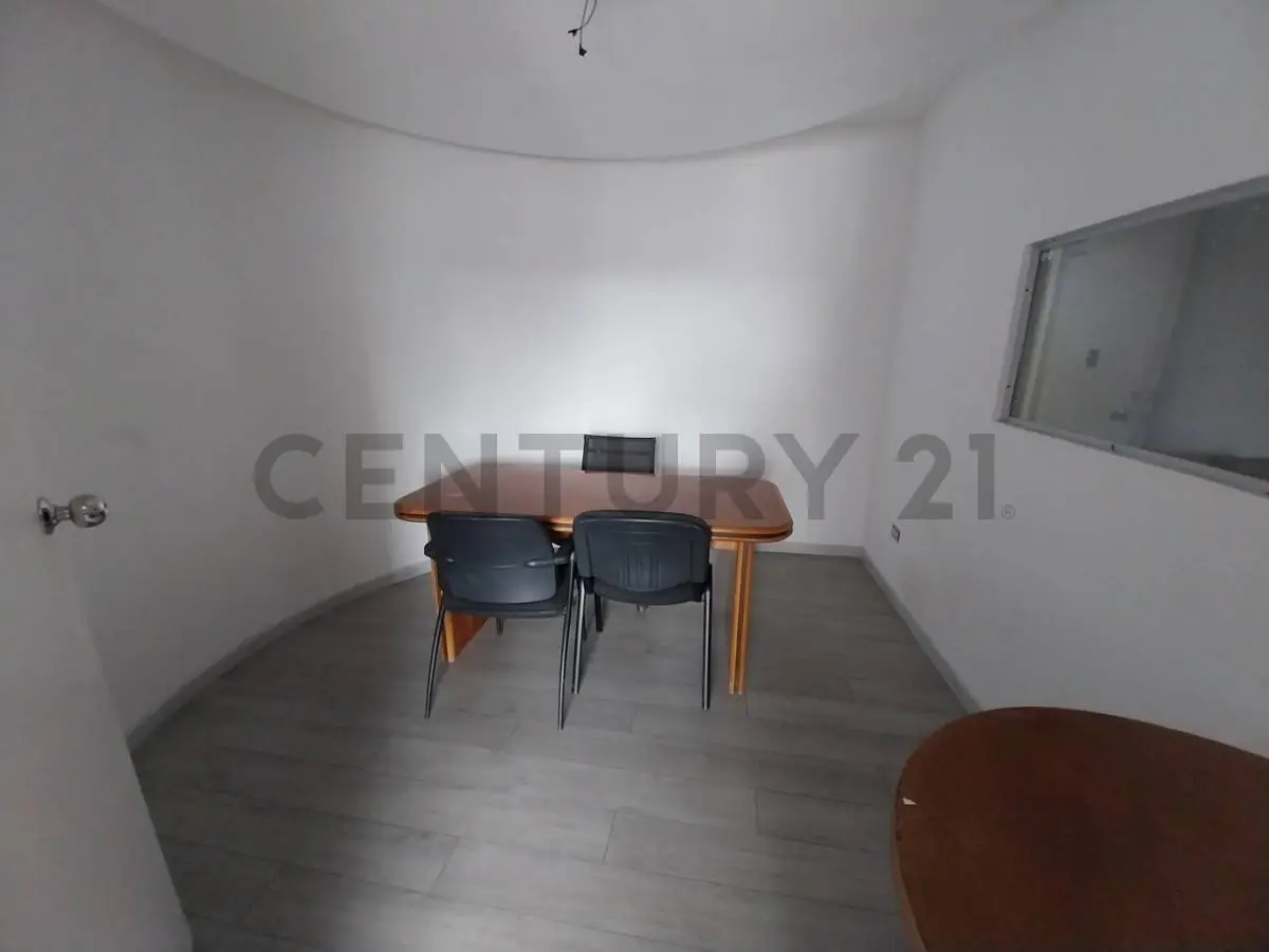 Oficina semi-amoblada en Alquiler en El Rosal - 5