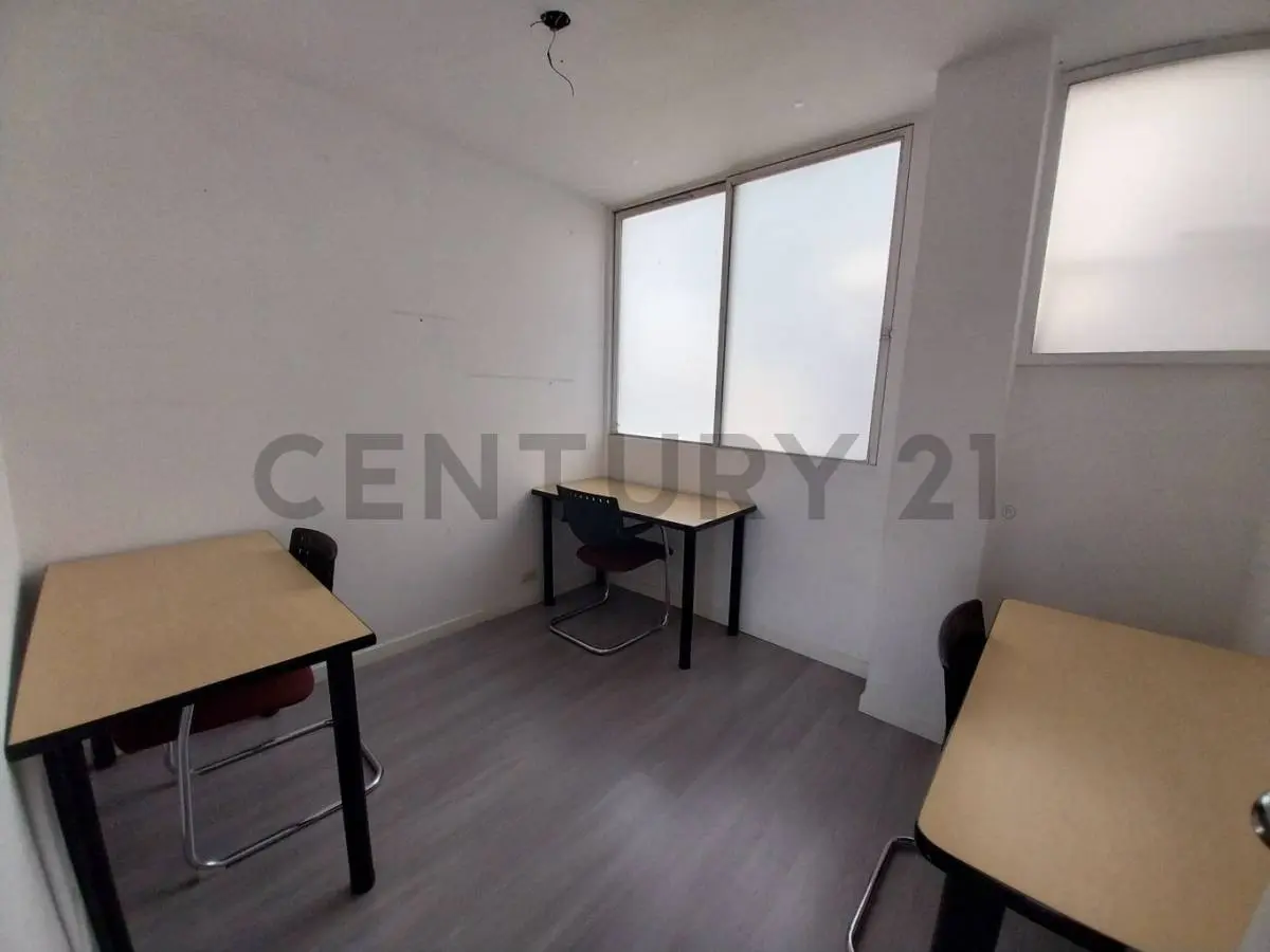 Oficina semi-amoblada en Alquiler en El Rosal - 6