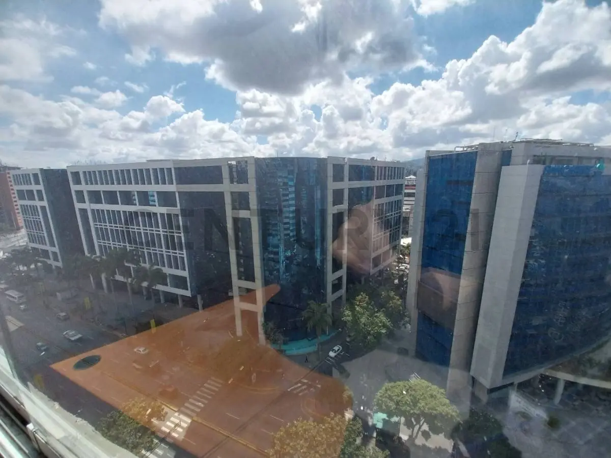 Oficina semi-amoblada en Alquiler en El Rosal - 7