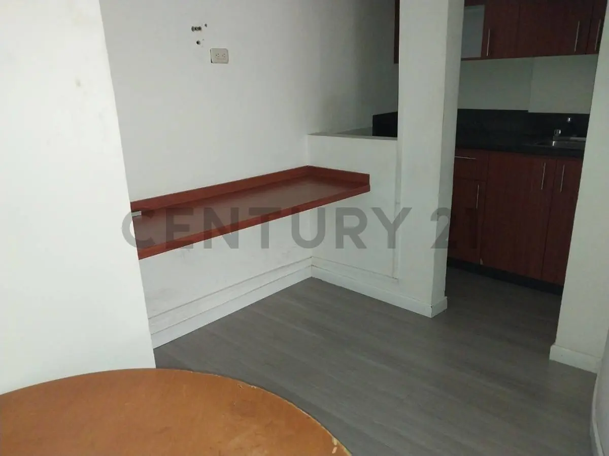 Oficina semi-amoblada en Alquiler en El Rosal - 9