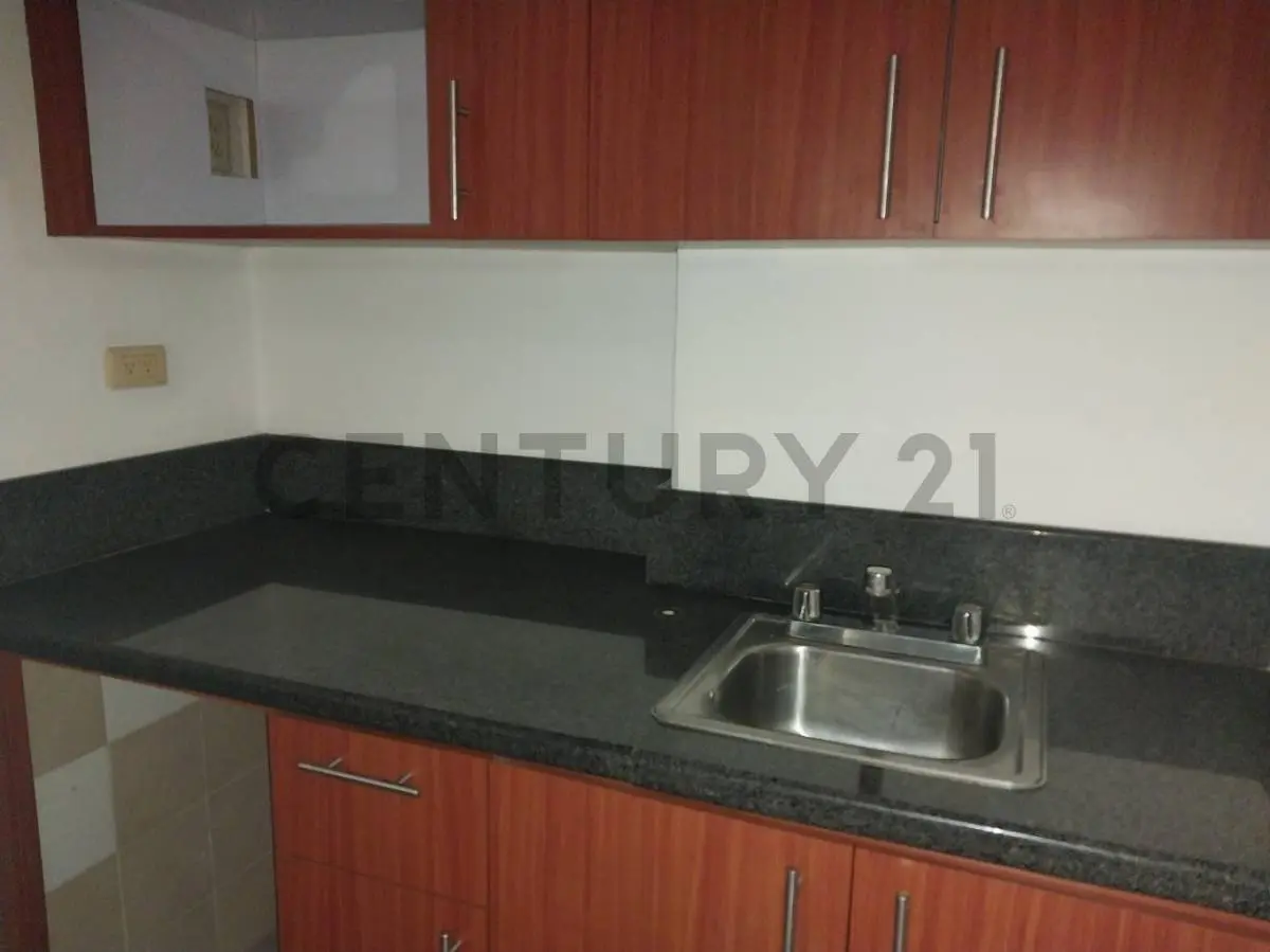 Oficina semi-amoblada en Alquiler en El Rosal - 10