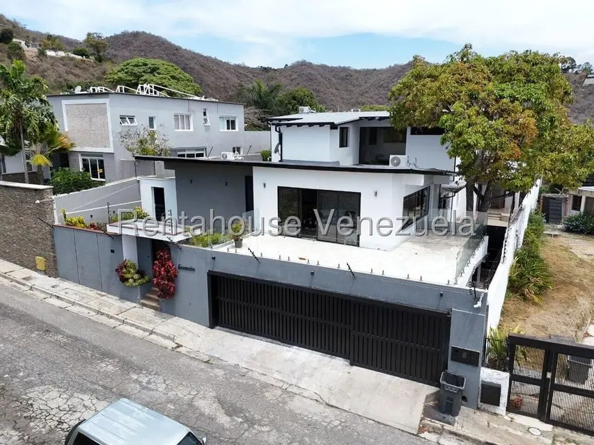 Casa (Duplex) en Alquiler en Prados del Este, Distrito Metropolitano - 2